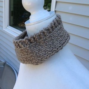 headband/ear cover hand-knitted w/ button